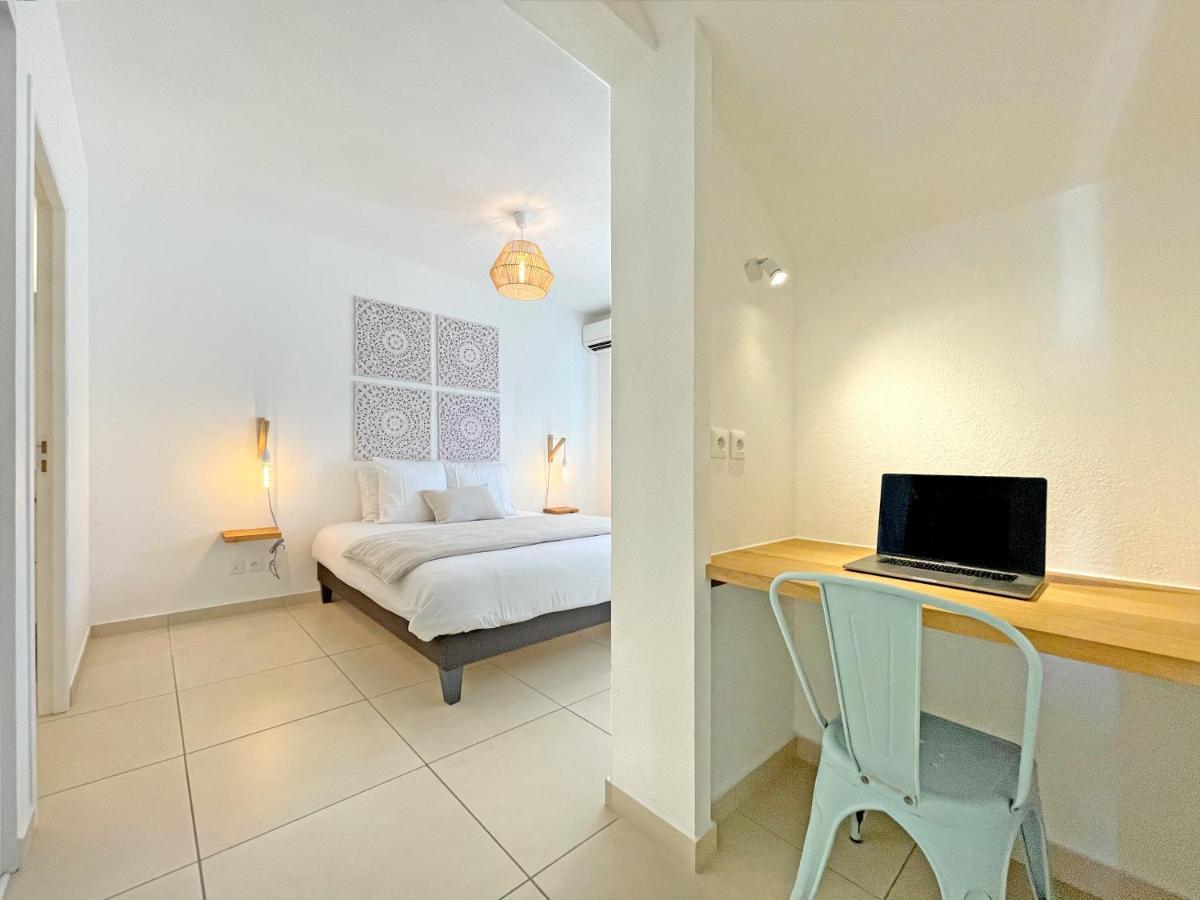 Orient Bay Beach Front Apartment Экстерьер фото